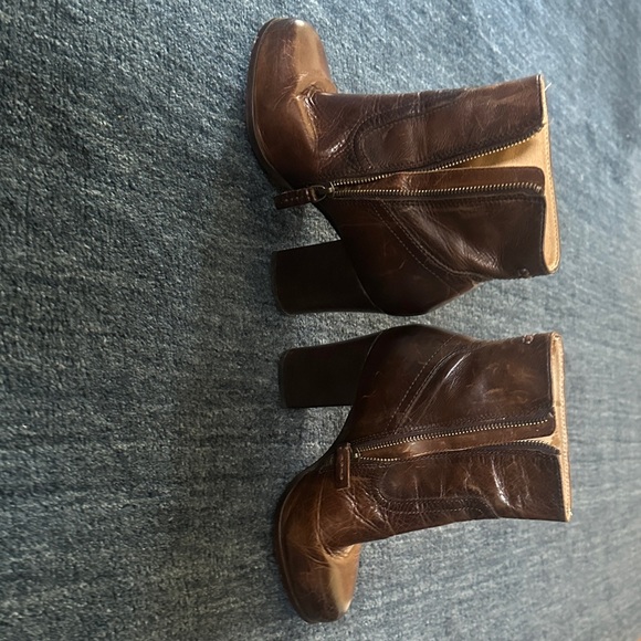 Frye Rich Brown Leather Heeled Boots - Picture 4 of 6